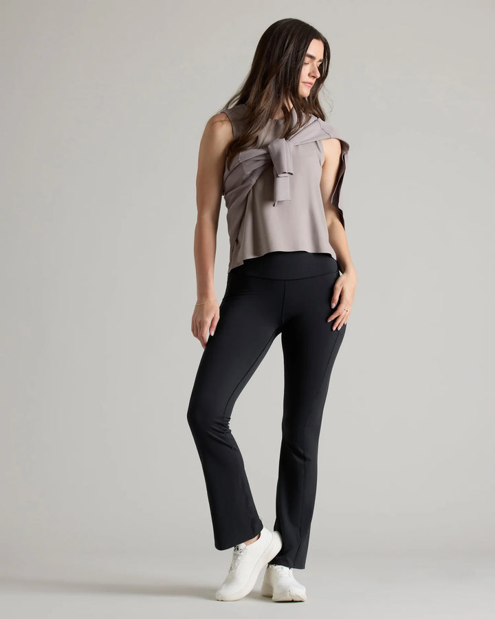 Rhone - Revive Flare Legging in Black