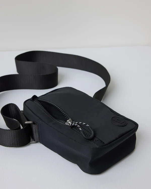  Vuori All Around Crossbody Black